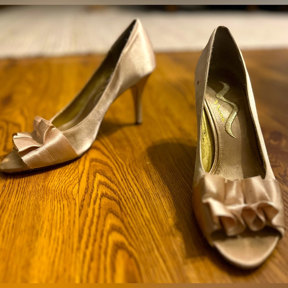 Nina Shoes Gold Ruffle Peep-toe Heels Size 7